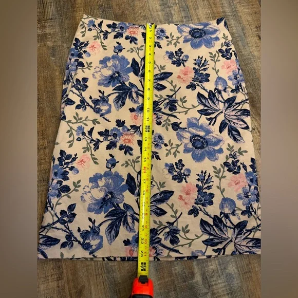Talbots Floral Pencil Skirt Size 8 Classic Stretch Lined Workwear Spring - Picture 4 of 6